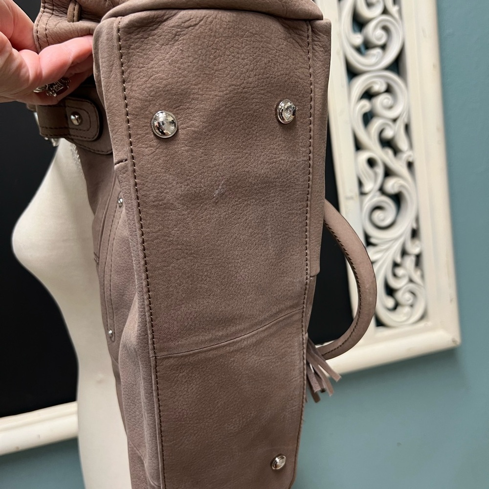 B Makowsky taupe Leather shoulder bag - Picture 5 of 7